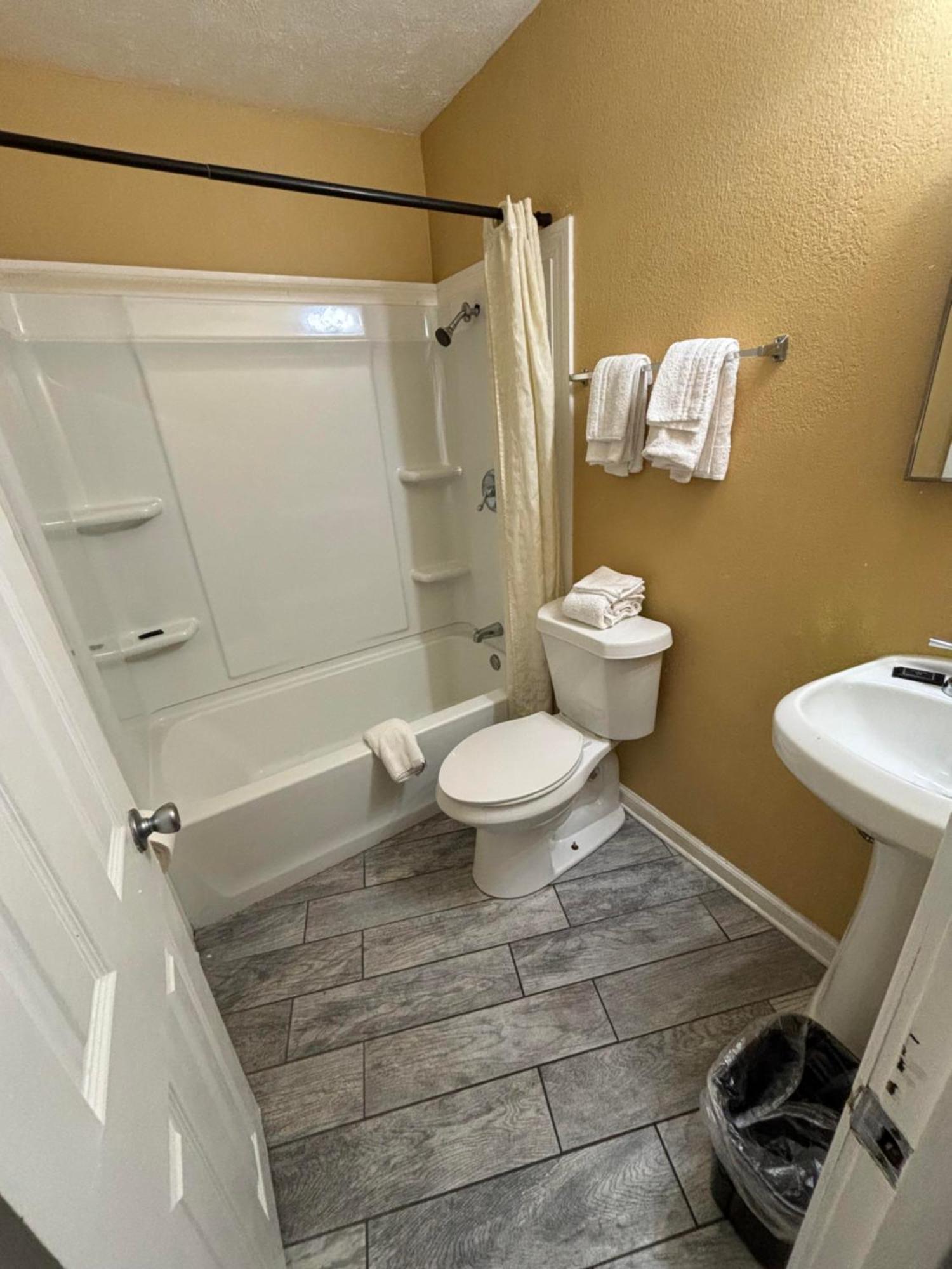 Cook'S Motel- Panama City Beach Upper Grand Lagoon المظهر الخارجي الصورة